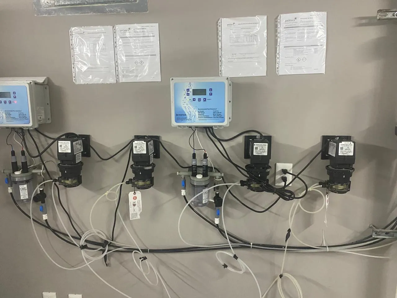 Sistema de dosificación automático para cloro y ph