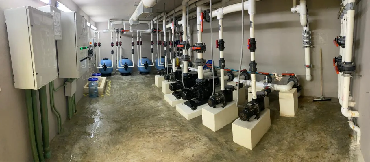 Equipo de bombeo y filtrado de piscinas