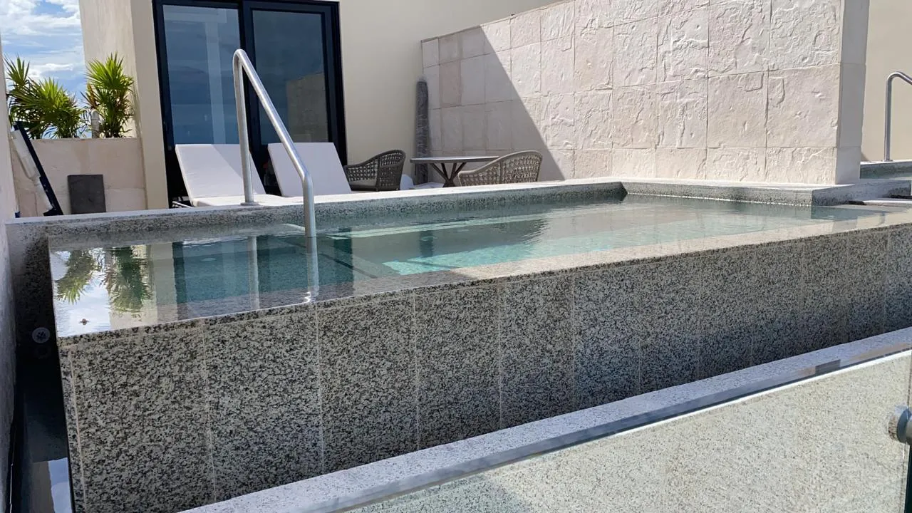 Piscinas privadas at Family Selection